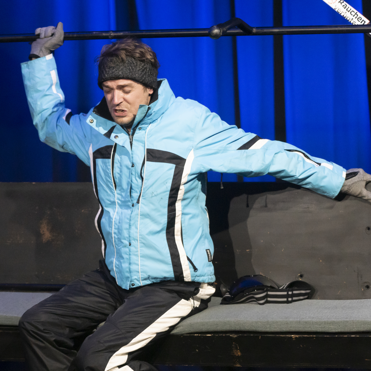Andreas Steiner als Georg Karner in Apres Ski, einer Komödie von klaus Eckel. 